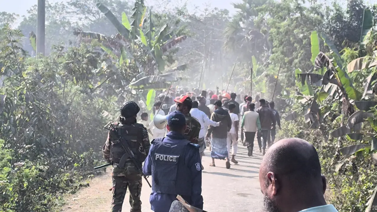 বোয়ালমারীতে আধিপত্য বিস্তারকে কেন্দ্র করে সংঘর্ষ-ভাঙচুর, আহত ১৯