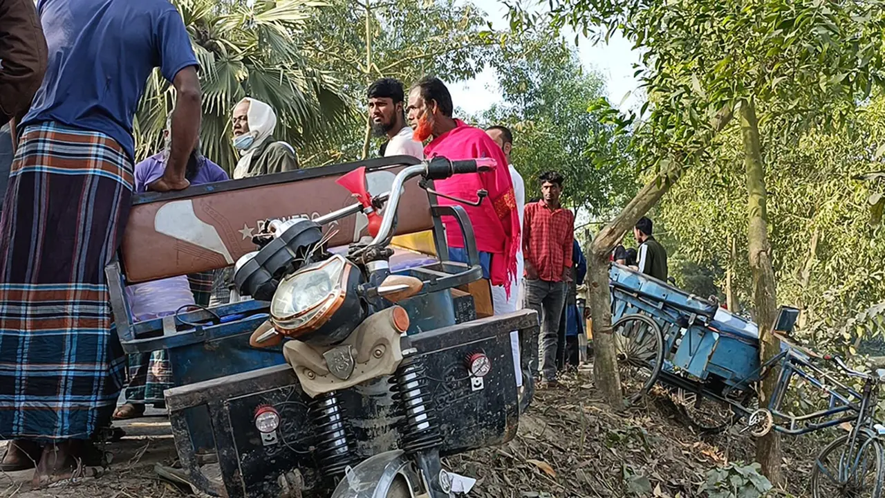 সিরাজগঞ্জে সড়ক দুর্ঘটনায় স্বামী-স্ত্রী নিহত