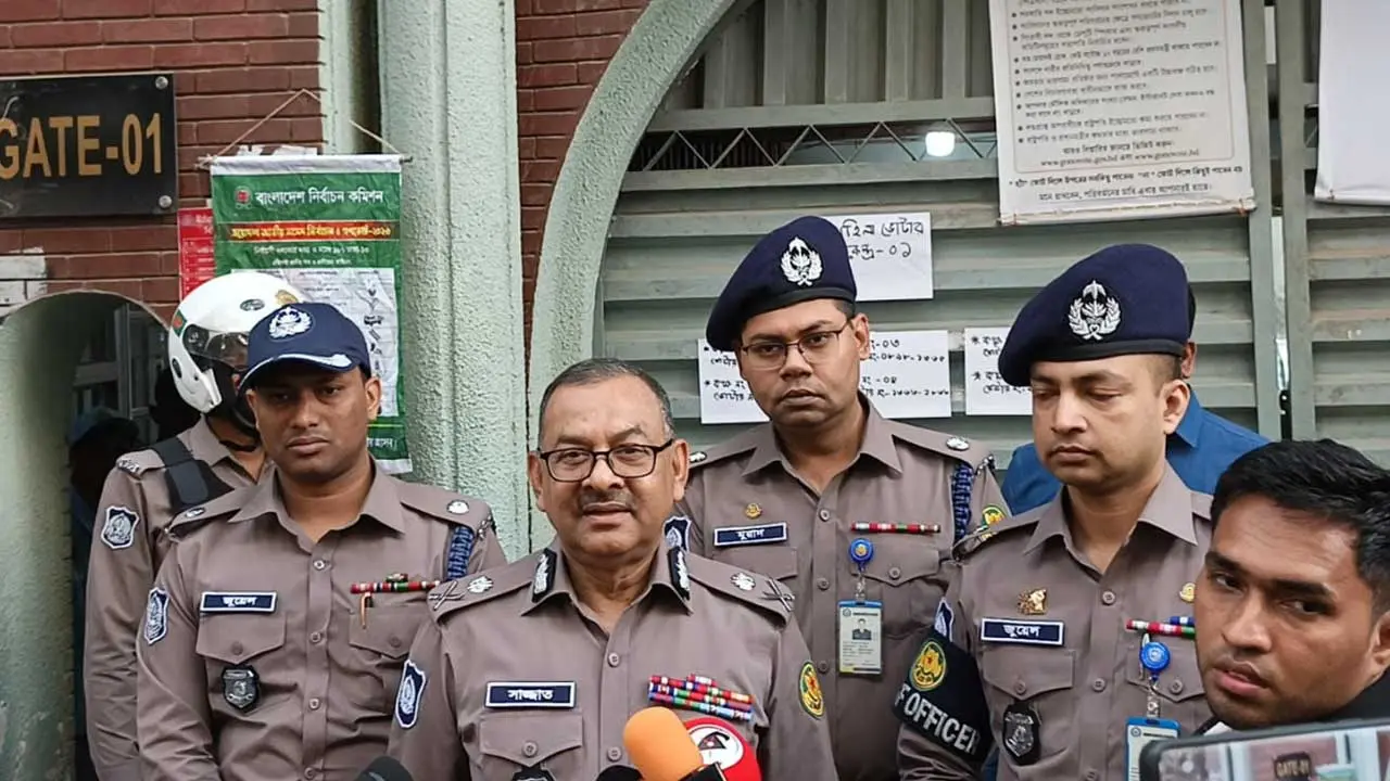 ৬ মাস ধরেই গুজব চলছে, নির্বাচনে কোনো শঙ্কা নেই : ডিএমপি কমিশনার