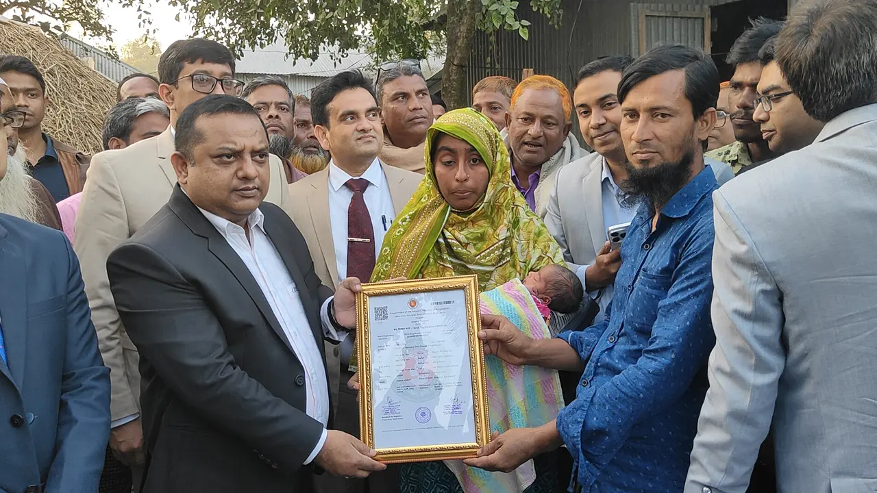 ভোটকেন্দ্রে কন্যা সন্তানের জন্ম, নাম রাখা হলো ‘খালেদা’