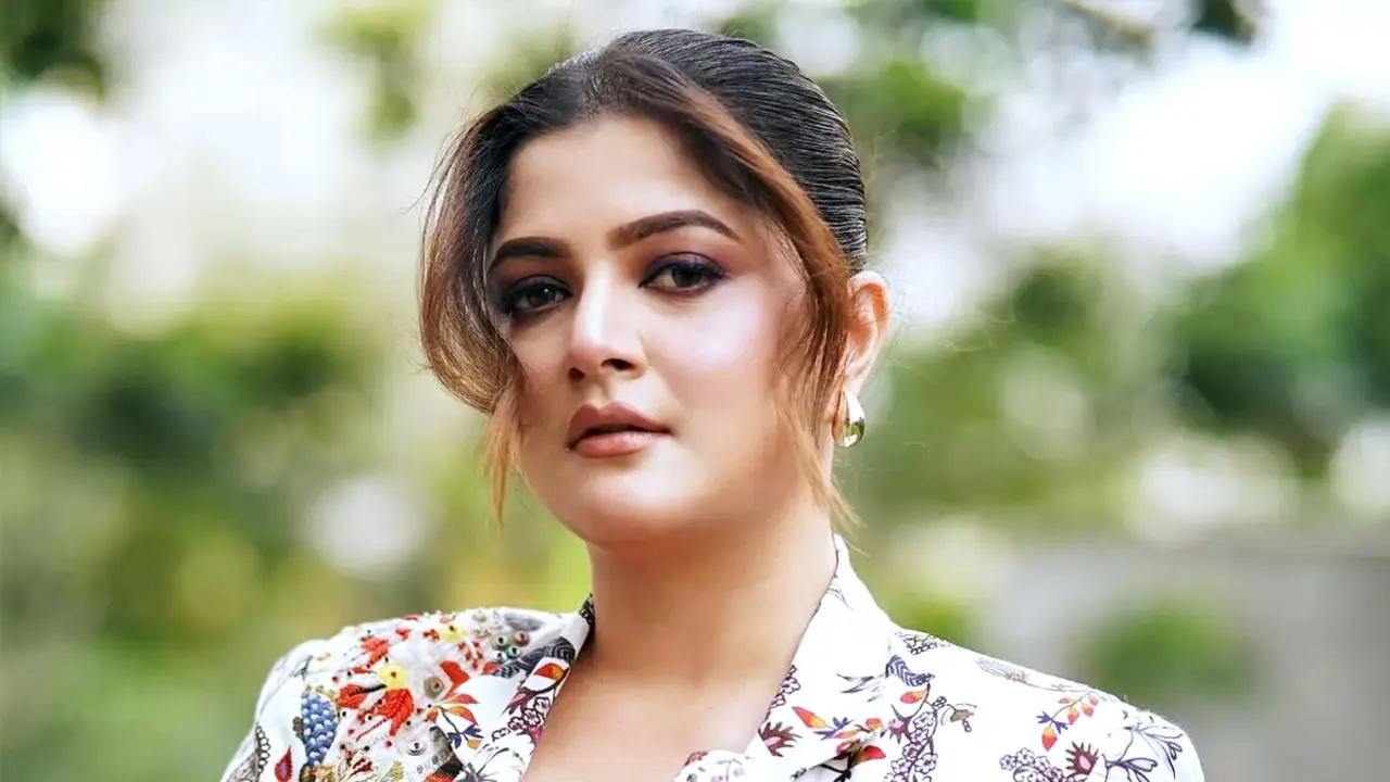 ‘ঠাকুমা’ হতে গিয়ে বিপাকে শ্রাবন্তী, আইনি পদক্ষেপ নায়িকার