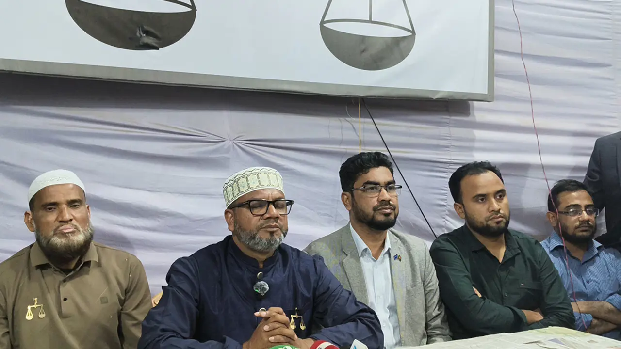 জাল ভোট চ্যালেঞ্জের টাকা বিতরণকালে আটক হন জামায়াতের দুইজন