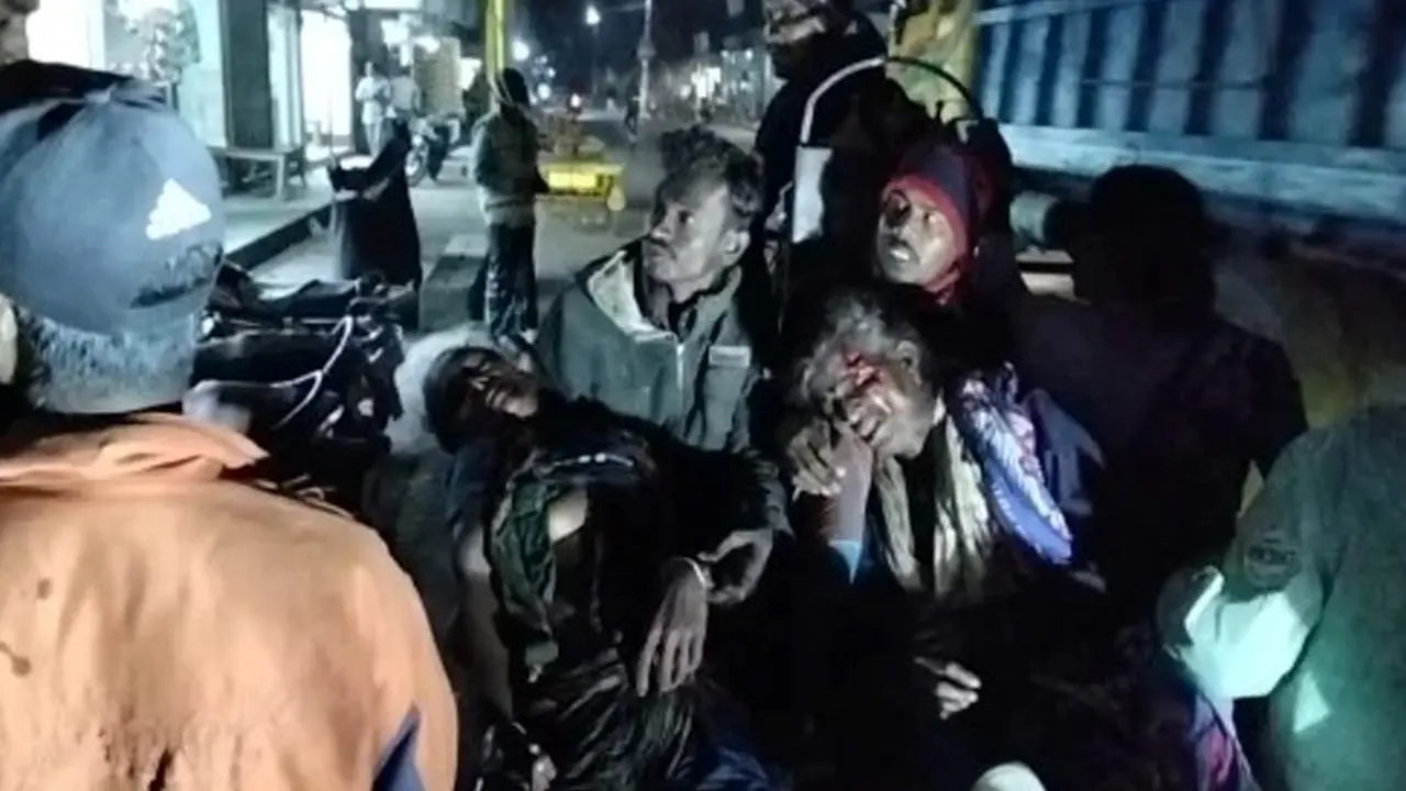 জীবননগরে শিয়ালের সঙ্গে ধাক্কায় আলমসাধু উল্টে নারী নিহত