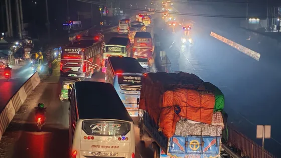 ঢাকা-টাঙ্গাইল মহাসড়কে যানবাহনের চাপ, থেমে থেমে যানজট