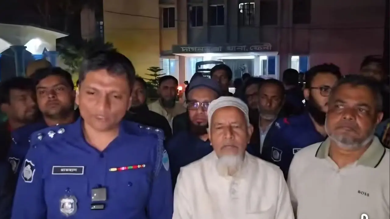 ওসির বিরুদ্ধে পক্ষপাতের অভিযোগ, জামায়াত নেতাকর্মীদের থানায় অবস্থান