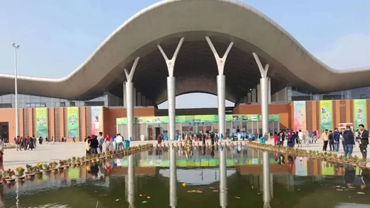 বাণিজ্য মেলায় বিক্রি হয়েছে ৩৯৩ কোটি টাকার পণ্য
