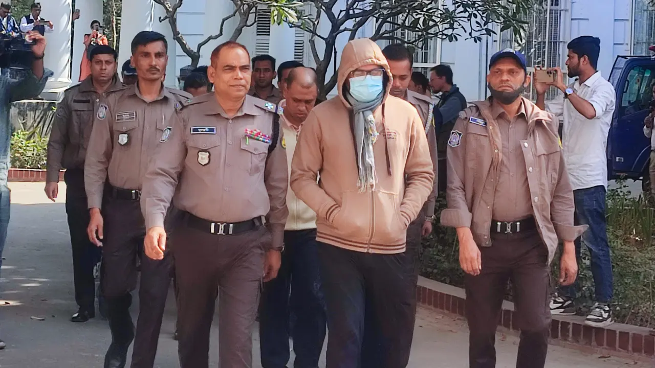 কাঠগড়ায় প্রার্থনায় মগ্ন ছিলেন রাজসাক্ষী আবজালুল, পেলেন ক্ষমা