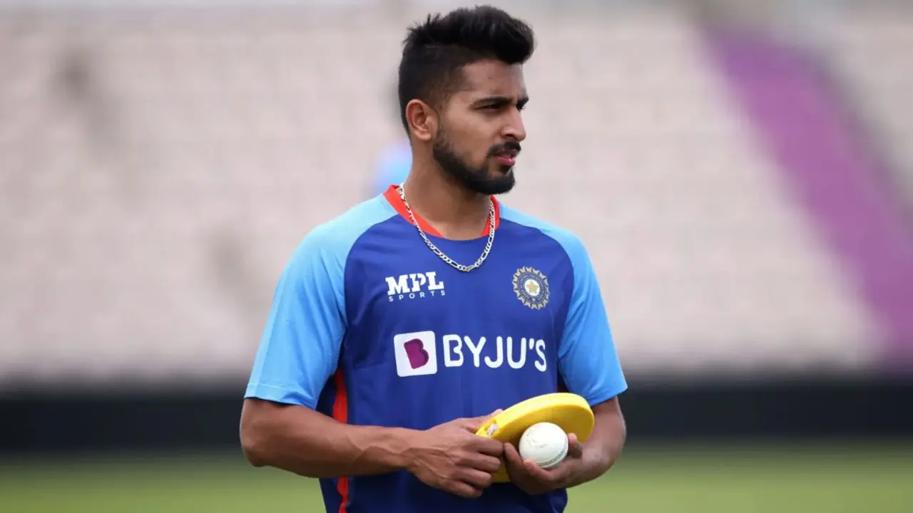 এক ওভারে ৩৬, দুই ওভারে ৫৯ রান দিলেন সেই উমরান