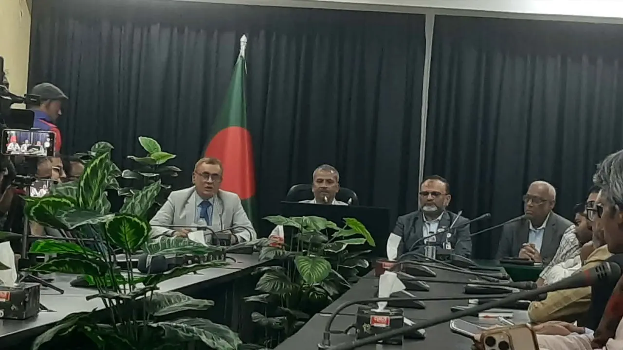 বিশ্বকাপ না খেলার সিদ্ধান্ত, ‘বিসিবি এবং খেলোয়াড়দের’ : ক্রীড়া উপদেষ্টা