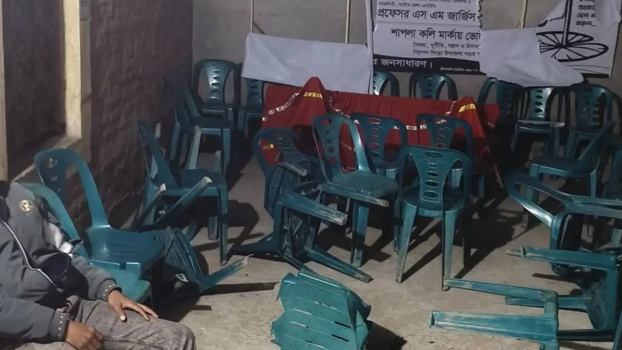 নাটোরে এনসিপির নির্বাচনী ক্যাম্প ভাঙচুর