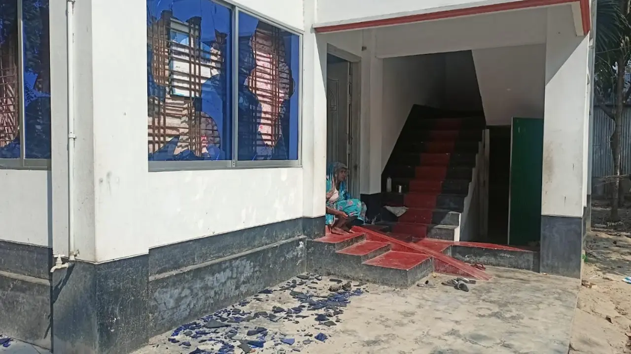 মাগুরায় বিএনপির দুই পক্ষের সংঘর্ষ, ২০টি বাড়িঘরে ভাঙচুর-লুটপাট