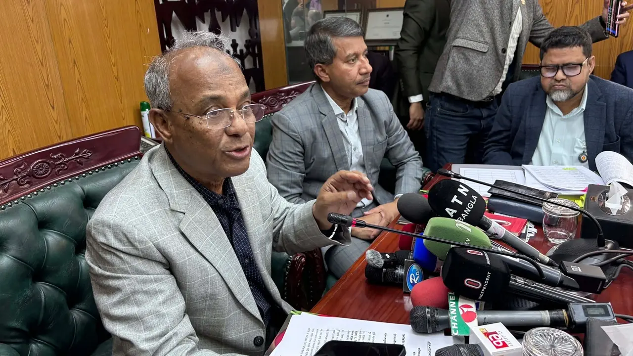 ‘কৃষি ছাড়া উত্তর দেব না’, ছাত্রলীগ নেতার প্রসঙ্গ এড়িয়ে গেলেন উপদেষ্টা