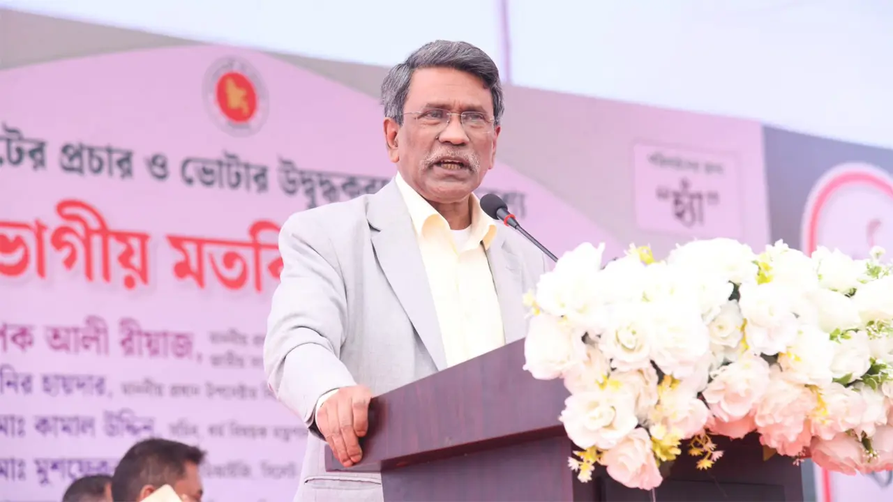 গণভোটে ‘হ্যাঁ’র পক্ষে প্রচারে সরকারি কর্মকর্তাদের আইনগত কোনো বাধা নেই