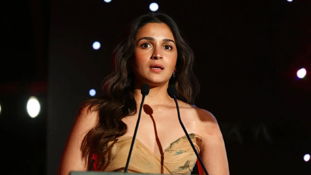 সোশ্যাল মিডিয়া ছাড়ার কথা ভাবছেন আলিয়া ভাট