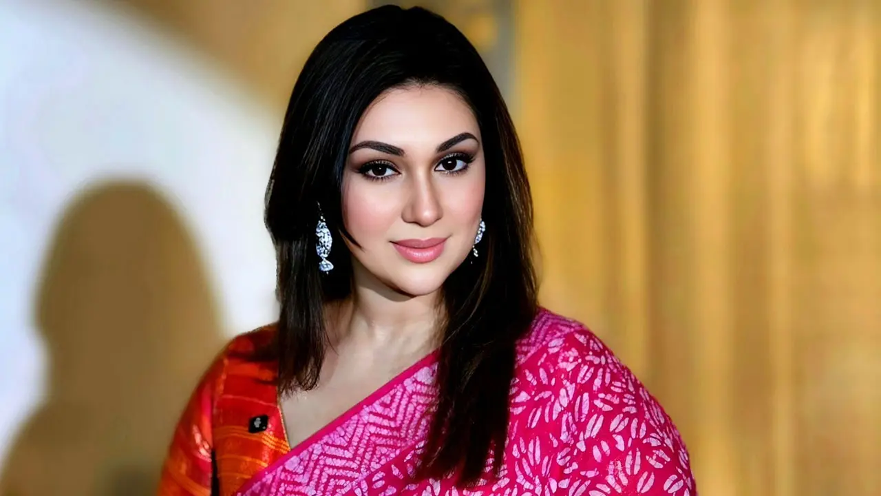 রক্তাক্ত মুখে অপু বিশ্বাস, আলোচনায় ‘দুর্বার’ লুক