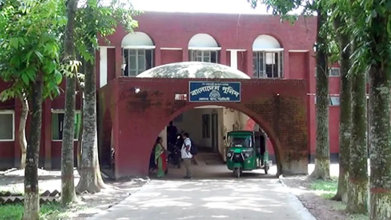 ঝগড়ার মাঝে অসুস্থ হয়ে ব্যবসায়ীর মৃত্যু, ক্ষুব্ধদের ভাঙচুর-অগ্নিসংযোগ