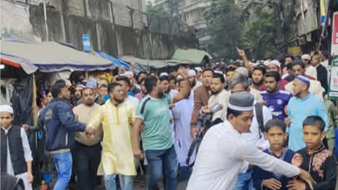 স্বেচ্ছাসেবক দল নেতা মুছাব্বির হত্যার প্রতিবাদে বিক্ষোভ মিছিল