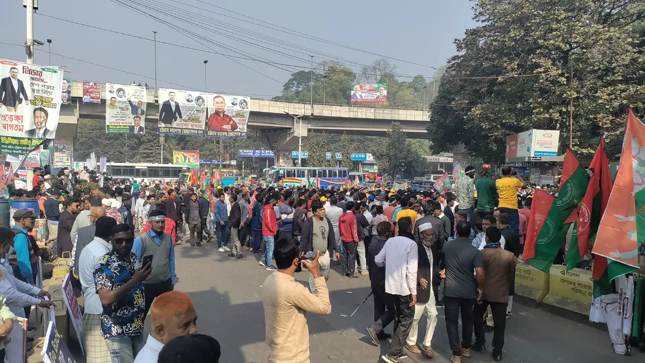 চট্টগ্রামে বিএনপির জনসভার আশপাশের এলাকায় মানুষের ঢল