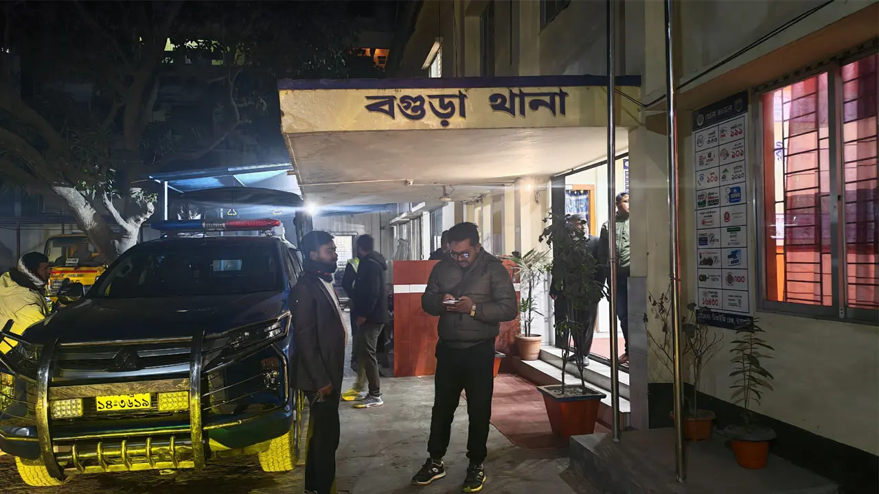 বগুড়ায় ওয়ারেন্টভুক্ত আসামিকে গ্রেপ্তারে গিয়ে পুলিশ সদস্য আহত