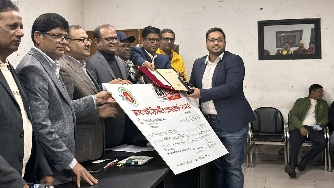ক্র্যাব বেস্ট রিপোর্টিং অ্যাওয়ার্ড পেলেন ঢাকা পোস্টের আদনান রহমান