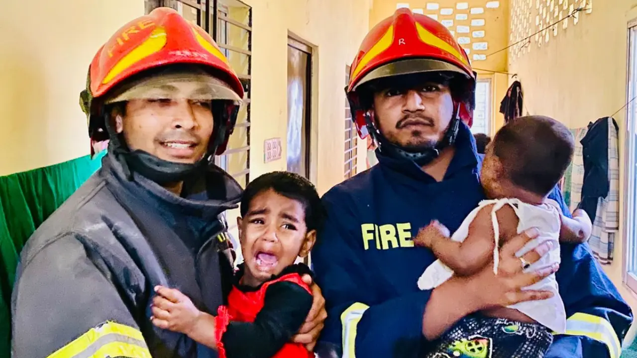 চট্টগ্রামে ঘরে আটকা দুই শিশুকে উদ্ধার করল ফায়ার সার্ভিস