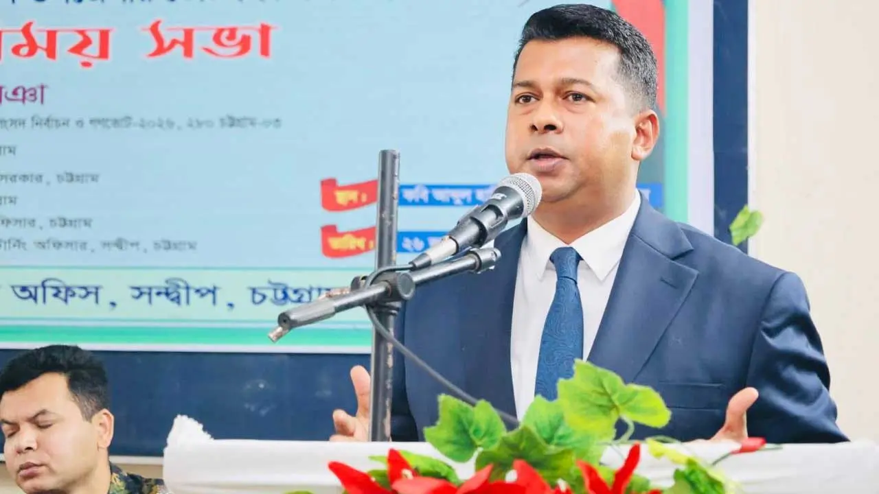 সারাজীবন রাষ্ট্রের কাছ থেকে নিয়েছি, এবার দেওয়ার সময় : চট্টগ্রামের ডিসি
