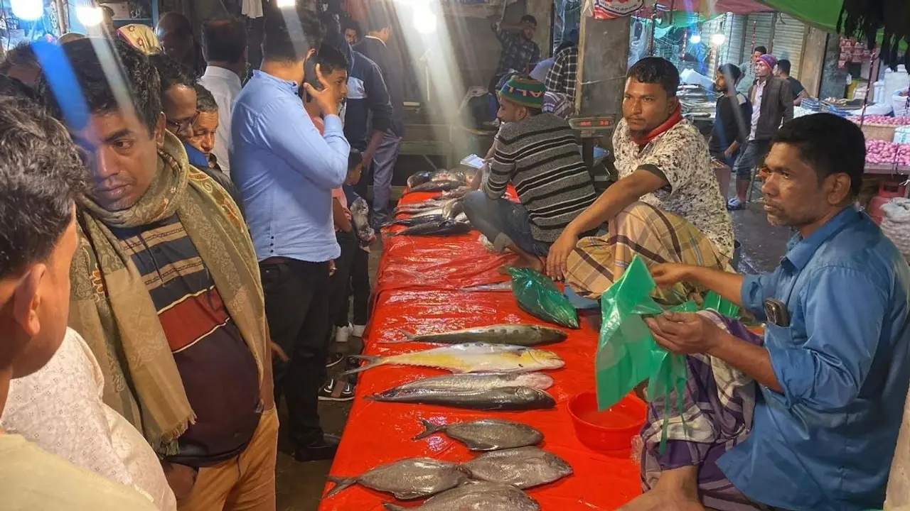 পৌষ সংক্রান্তিতে নোয়াখালীতে জমজমাট ‘ঐতিহ্যবাহী’ মাছ মেলা