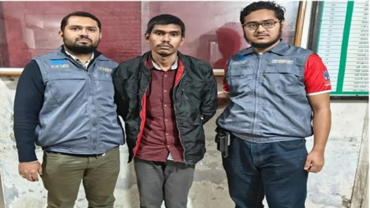 স্বরাষ্ট্র উপদেষ্টা পরিচয়ে ডিসির কাছে অর্থ দাবি, প্রতারক গ্রেপ্তার