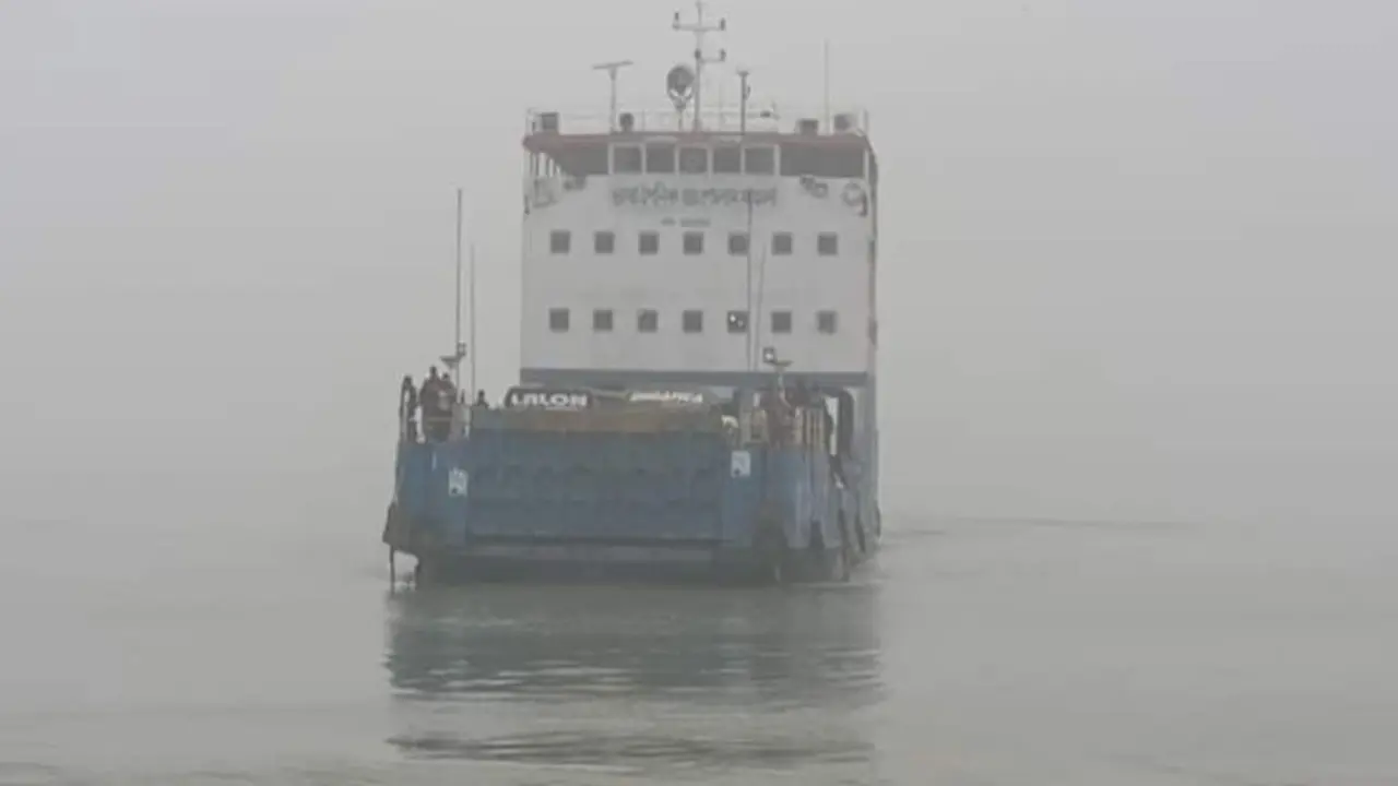 ১০ ঘণ্টা পর শরীয়তপুর-চাঁদপুর নৌরুটে ফেরি চলাচল স্বাভাবিক