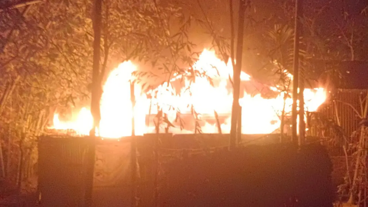 কুড়িগ্রামে ভয়াবহ অগ্নিকাণ্ডে ১২টি বসত ঘরের সব মালামাল পুড়ে ছাই