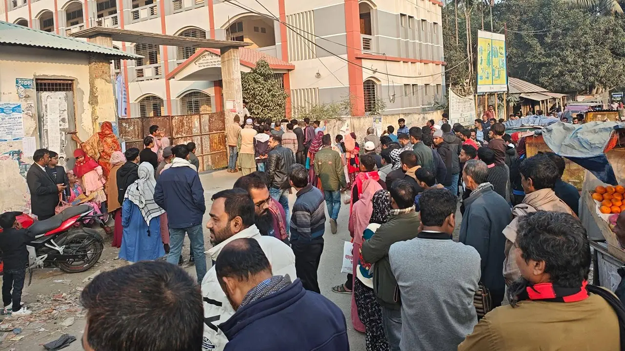 গাইবান্ধায় ইলেকট্রনিক ডিভাইসসহ আটক ৪৯