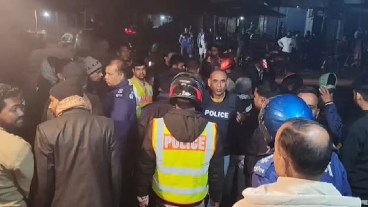গাইবান্ধায় আ.লীগ নেতাকে গ্রেপ্তার করতে গিয়ে হামলার শিকার পুলিশ, আহত ৩