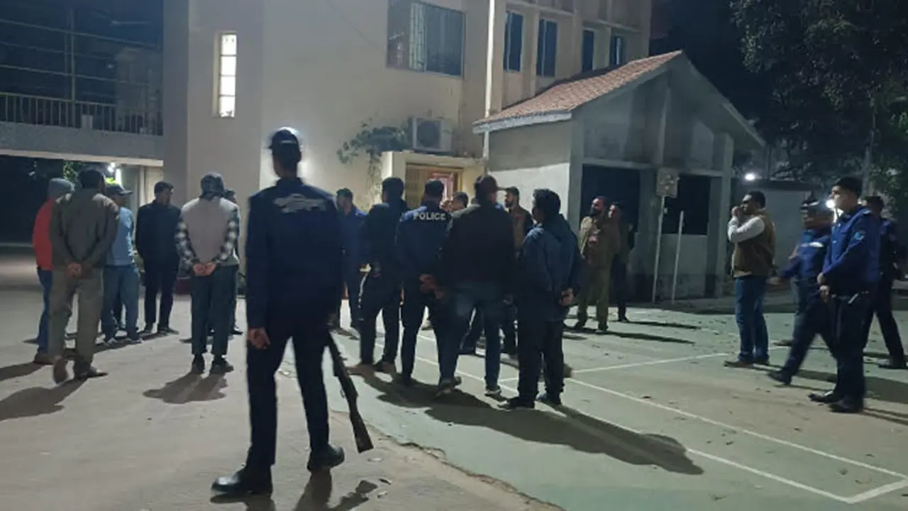 রাতে গোপালগঞ্জে বিচারকের বাসভবনে ককটেল নিক্ষেপ