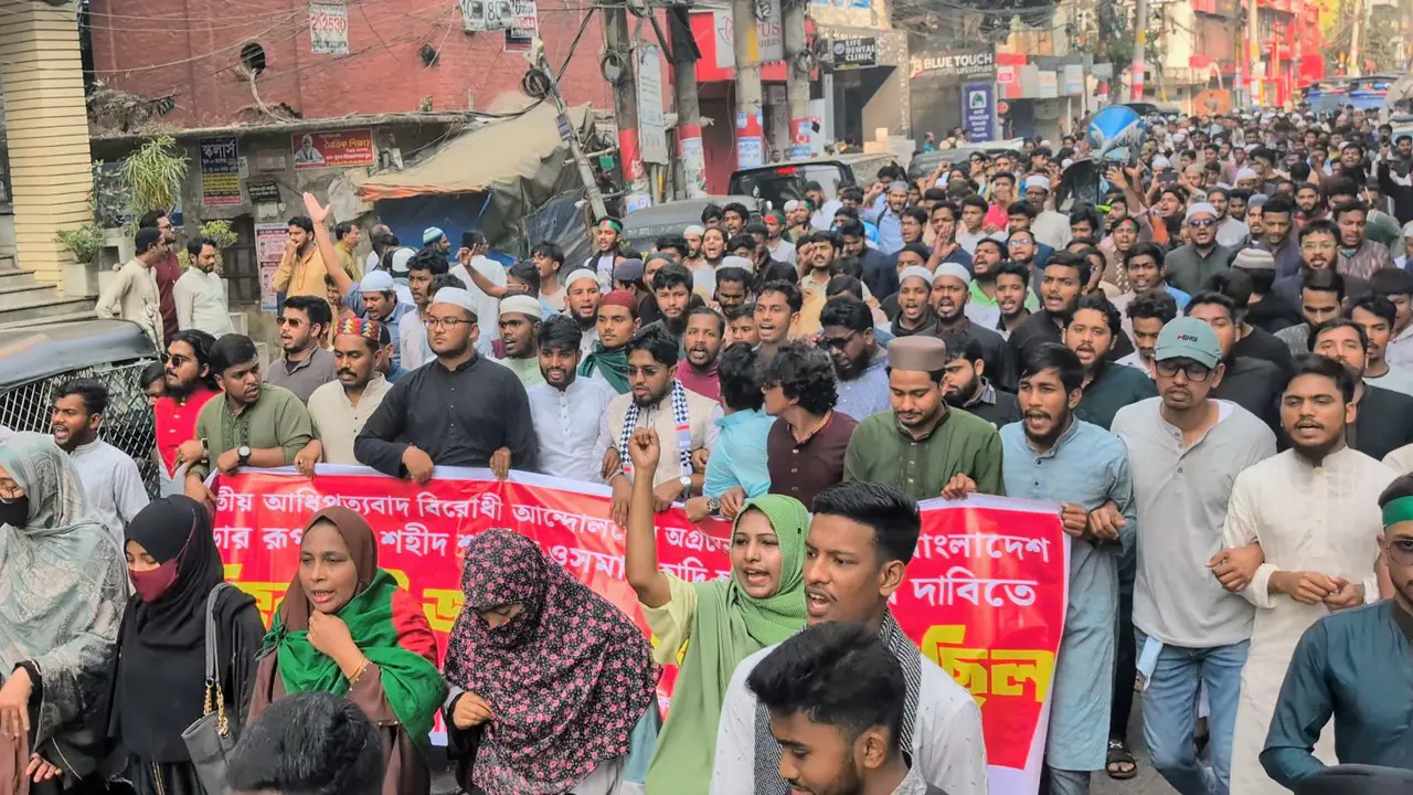 ‘হাদি হত্যার বিচারে টালবাহানা করলে চট্টগ্রামকে বিচ্ছিন্ন করে দেব’