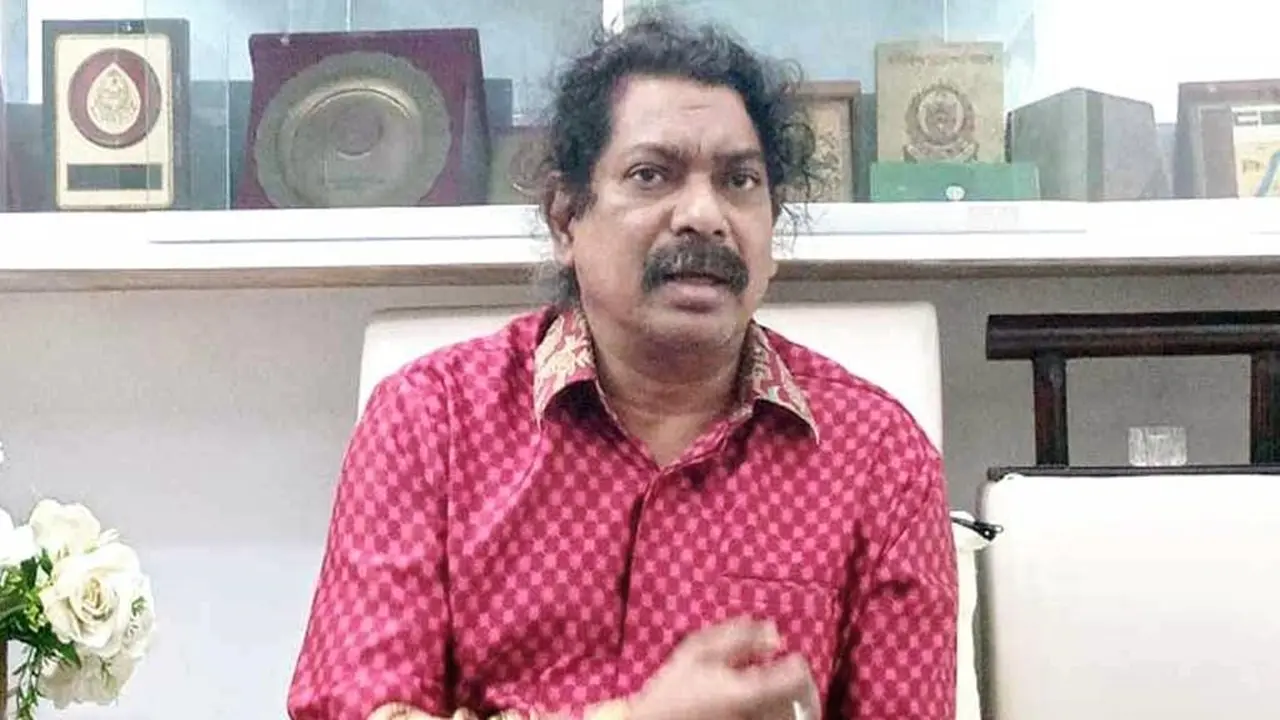 বিছানা ছিল রক্তমাখা, দেয়ালে রক্তে লেখা মোবাইল নম্বর