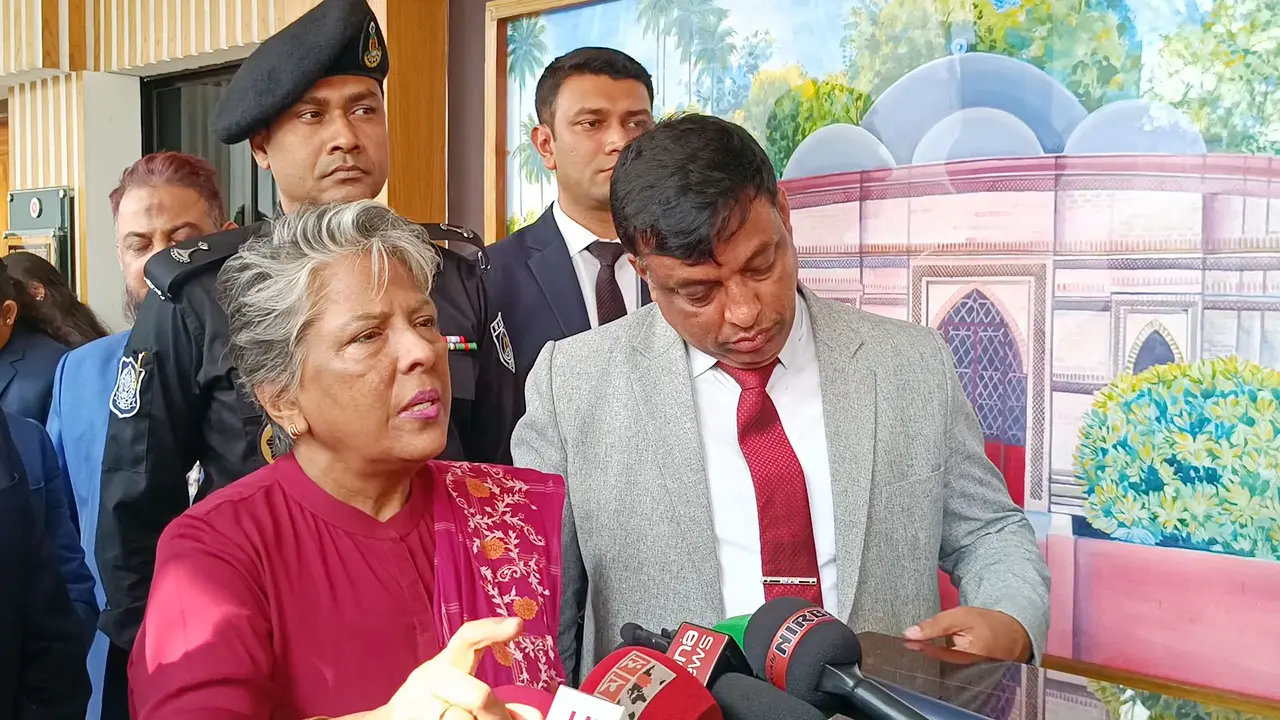 ‘না’ ভোট দেওয়া মানে স্বৈরাচারের পক্ষে দাঁড়ানো : শারমিন এস মুরশিদ