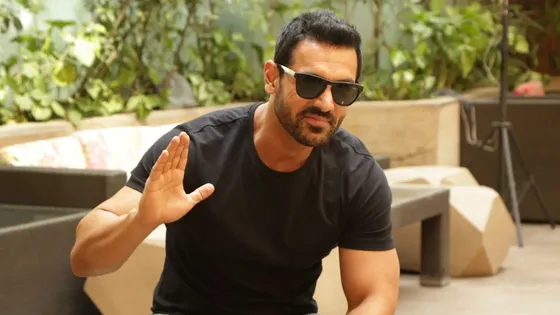 ‘জন অভিনয় জানতেন না, বুদ্ধি খাটিয়ে টিকে গেছেন’