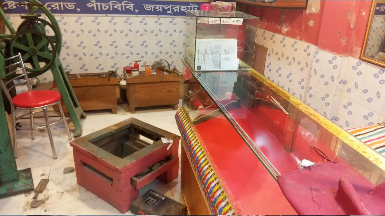 নৈশপ্রহরীকে বেঁধে জুয়েলারি দোকানে ডাকাতি, ৩৫ ভরি স্বর্ণ লুট