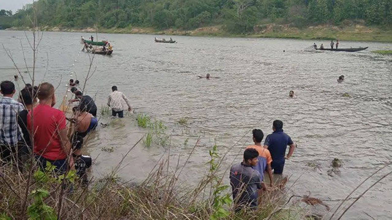 চট্টগ্রামে জাহাজ থেকে কর্ণফুলী নদীতে পড়ে শ্রমিক নিখোঁজ