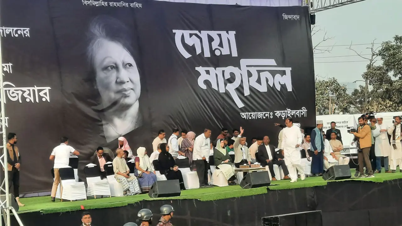 খালেদা জিয়ার দোয়া মাহফিলে অংশ নিয়েছেন তারেক রহমান