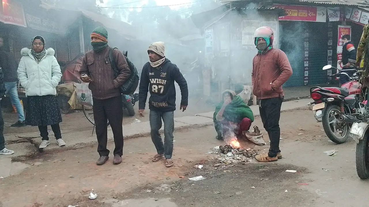 কুড়িগ্রামে শীতের দাপটে বিপর্যস্ত নিম্ন ও দরিদ্র জনগোষ্ঠী