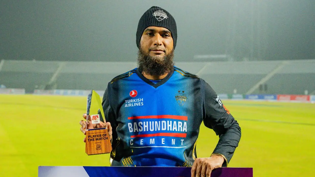 ম্যাচসেরা হয়ে যে কারণে রংপুরকে ধন্যবাদ দিলেন মাহমুদউল্লাহ