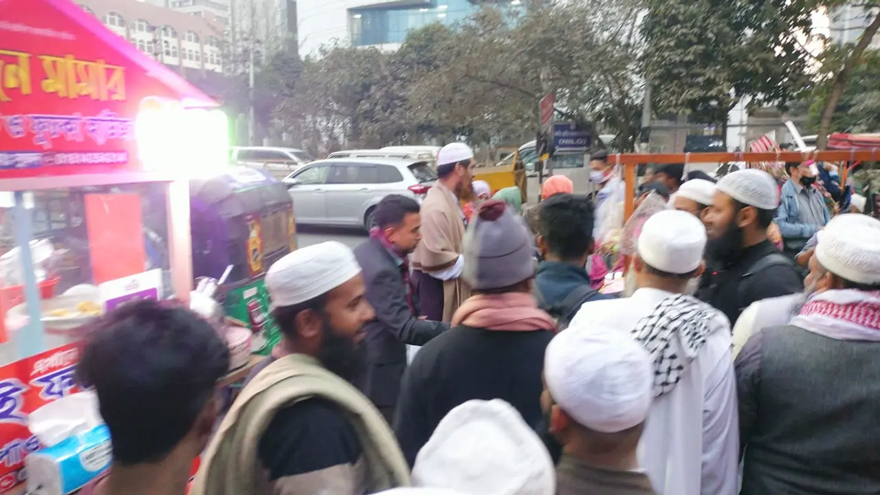 আচরণবিধি লঙ্ঘন করে ইসির সামনেই ভোট চাইলেন মামুনুল হক
