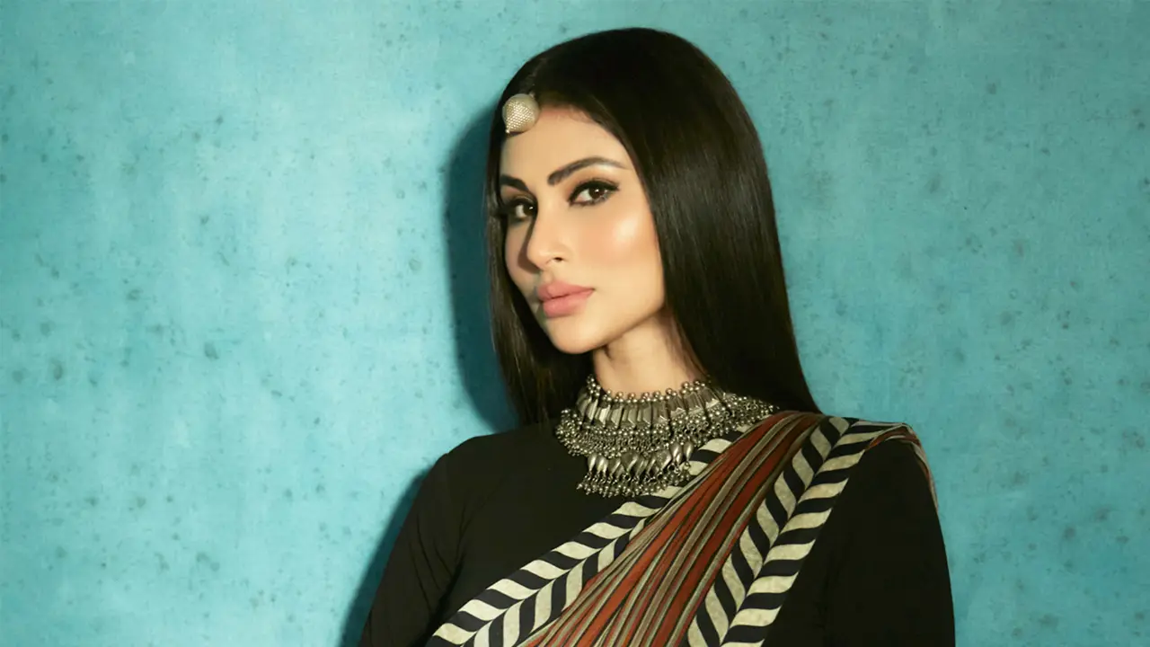 শিল্পীদের সঙ্গে এমন আচরণ কাম্য নয় : মৌনী