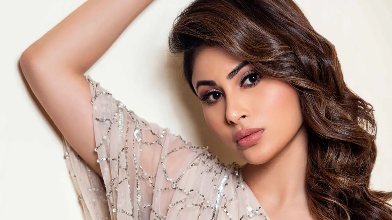 পারফর্মের সময় হেনস্তার শিকার মৌনী রায়