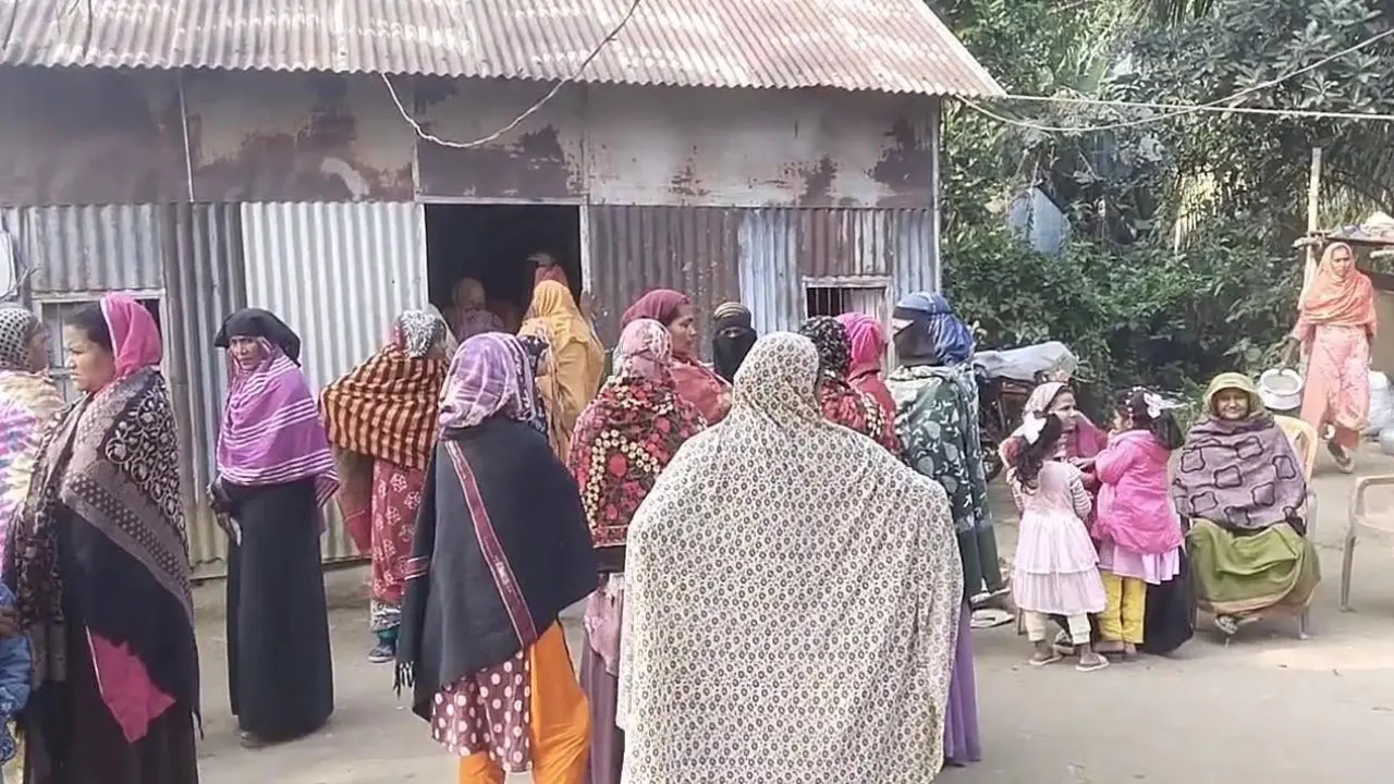 মাদারীপুরে গৃহবধূকে গলা কেটে হত্যা, অন্ধ স্বামী আটক