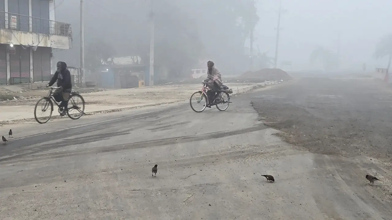 হাড়কাঁপানো শীতে কাঁপছে নওগাঁ, তাপমাত্রা ১০ ডিগ্রির ঘরে