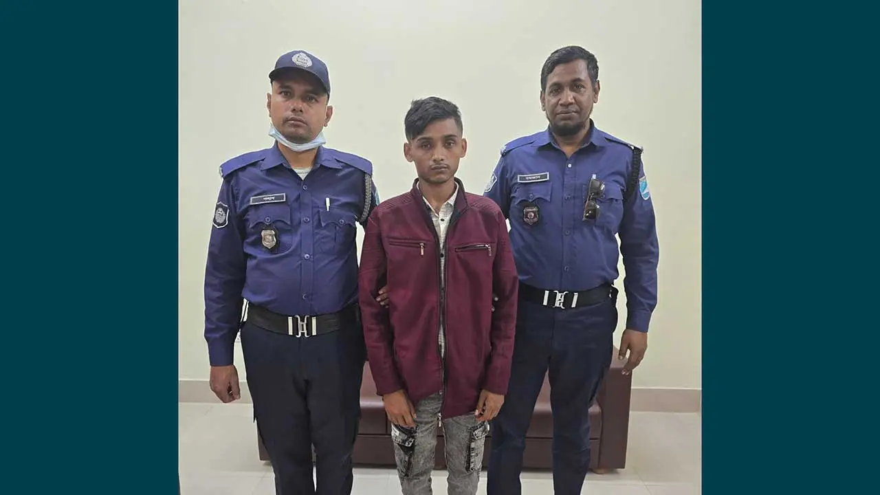 অন্যের পরিচয়পত্র ব্যবহার করে পাসপোর্ট করার সময় রোহিঙ্গা যুবক আটক