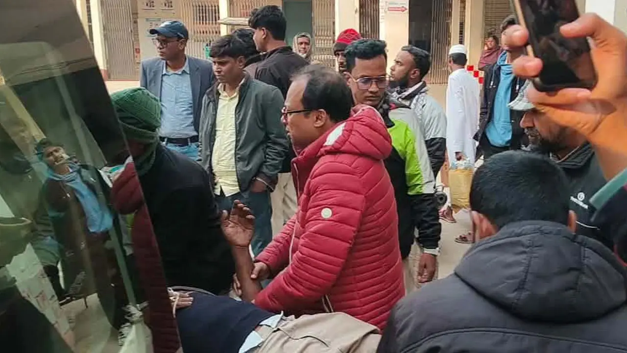 নাটোরে বিএনপি নেতাকে কুপিয়ে জখম