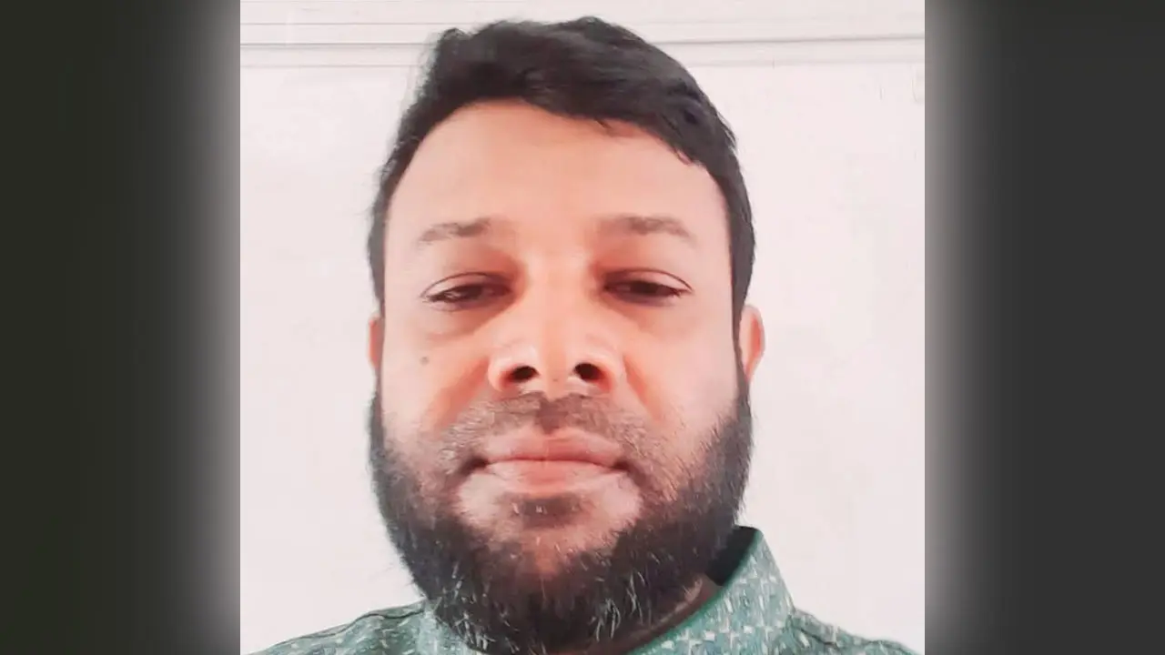 কলেজ শিক্ষককে কুপিয়ে হত্যা, বিক্ষুব্ধ জনতার দেওয়া আগুনে বৃদ্ধার মৃত্যু